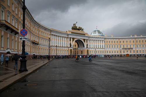 Дворцовая площадь в СПб