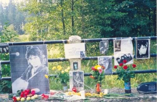 Почему умер Виктор Цой: загадки трагической гибели легендарного музыканта