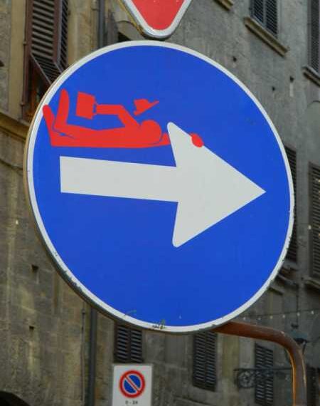 Прикольні дорожні знаки у Флоренції
