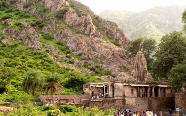 Найстрашніші туристичні пам'ятки з привидами