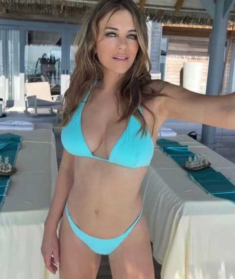 Знаменитості за 50 років, які не соромляться показати себе у купальнику