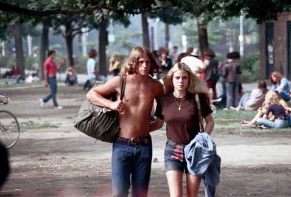 Кохання та мода 1970-х на вінтажних знімках молодих пар