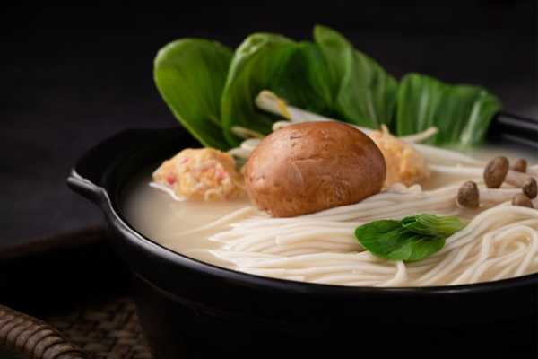 Чому в мікрохвильовій печі більше гріється тарілка, а не суп?