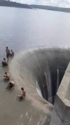 Світ не за розміром: коли речі вирішили зрости (26 фото)