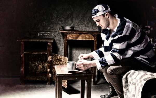 Чому арештанти раніше носили смугастий одяг?