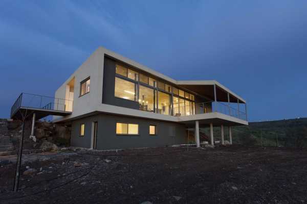 Сучасний особняк на березі моря в Ізраїлі