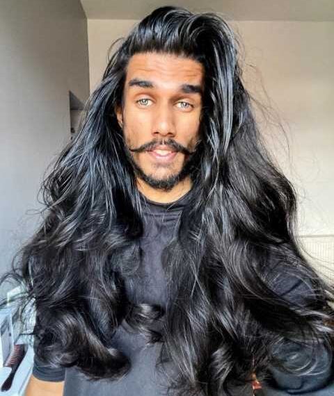 Знімки людей, які мають максимально довге та круте волосся