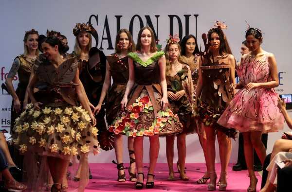 Показ суконь із шоколаду на виставці Salon du Chocolat у Дубаї
