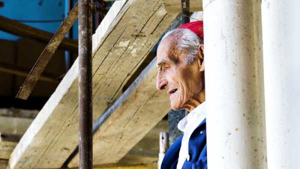 Дідусь 53 роки будує собор поодинці