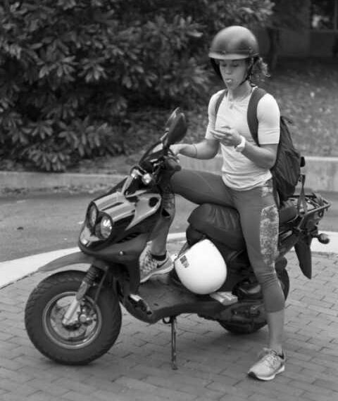 Віддалені — фотопроект, що висміює нашу залежність від смартфонів