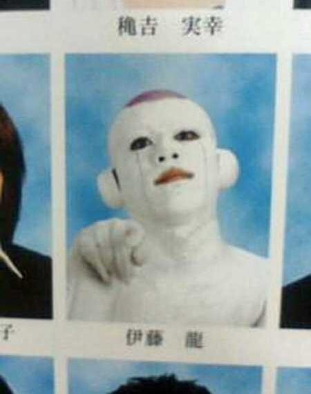 15 дуже дивних фотографій із випускних альбомів