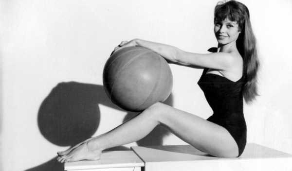 Красиві жіночі фігури знаменитостей