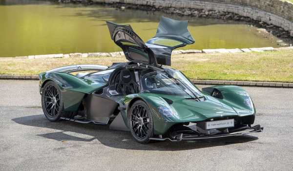Лімітований гібридний гіперкар Aston Martin Valkyrie 2022 року