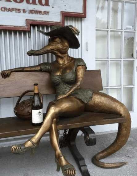 Дивні статуї на вулицях просто веселощі заради