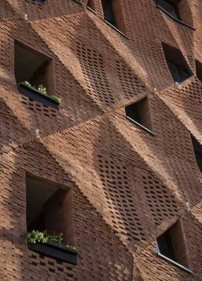 Іноді кладка цегли перетворюється на мистецтво