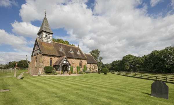 Колишня церква, перероблена в сучасну оселю