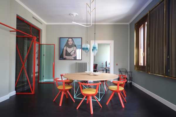 Інтер'єр квартири на березі каналу у Венеції