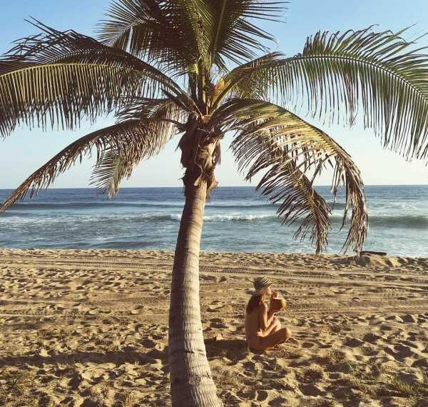 Авантюрний Instagram оголеної хіпі