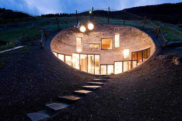 10 дивних та незвичайних будинків, у яких живуть люди