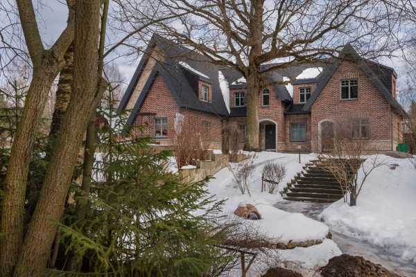 Заміський будинок у стилі Тюдор у Підмосков'ї