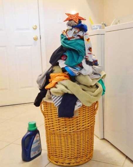 Їм було ліньки займатися окрасою будинку до Нового року.