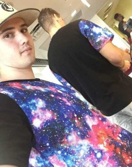 Вони одягли футболки виключно до місця