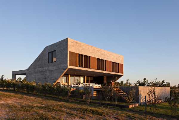 Двоповерховий сімейний будинок у Буенос-Айресі