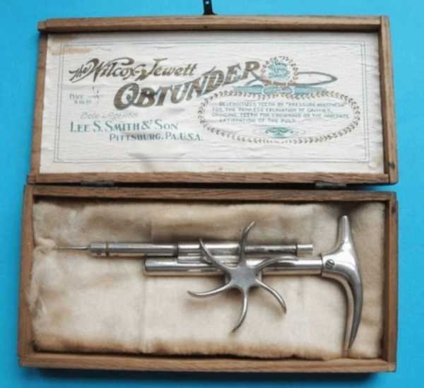 Різні незвичайні інструменти лікарів минулого