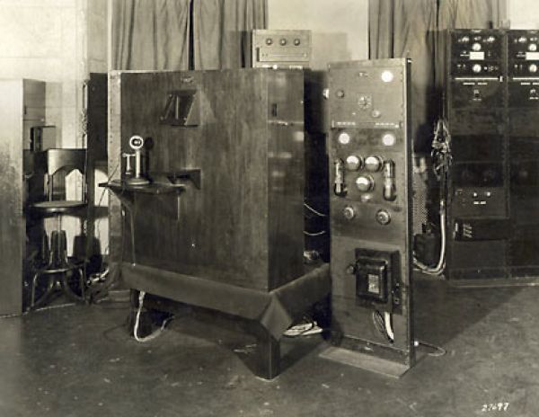 Найпримітніші пристрої історії еволюції телевізорів