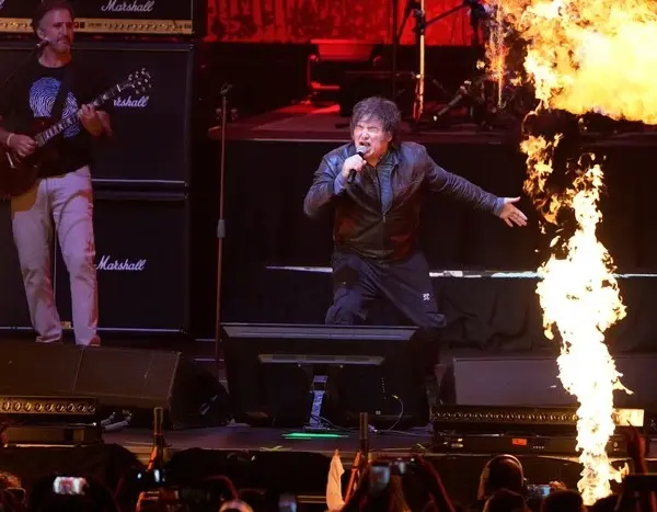 Президент Аргентини дав концерт на тлі протестів у країні