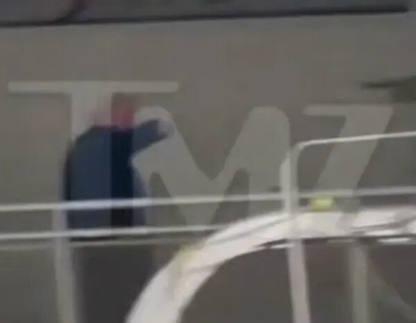 Трамп показав середній палець працівнику заводу Ford