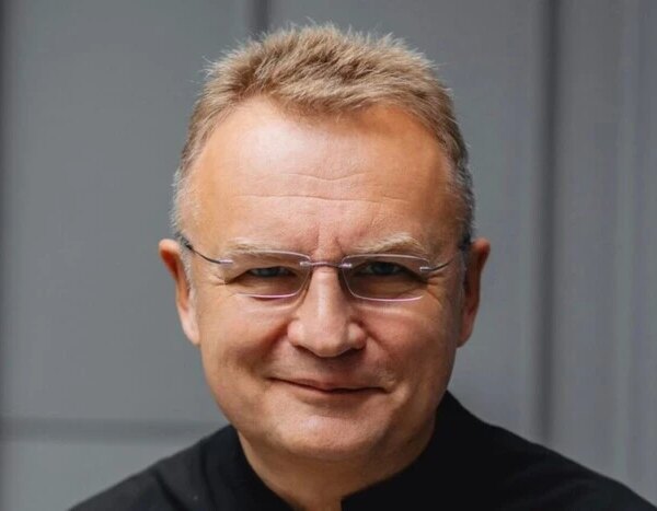 Мер Садовий двічі впав на вулиці через слизькі дороги