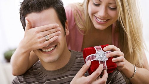 Чоловік як об'єкт уваги. Що подарувати на 23 лютого?