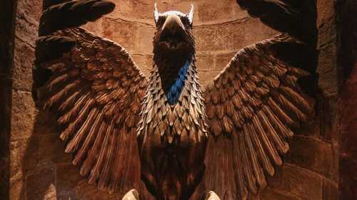 Яке твоє місце тут? Чому товариш – Мінотавр, а співробітник – Сфінкс?