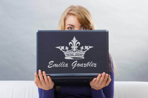 Вінілові наклейки з нікнеймами: як ім'я у віртуальності стає частиною реальності 10