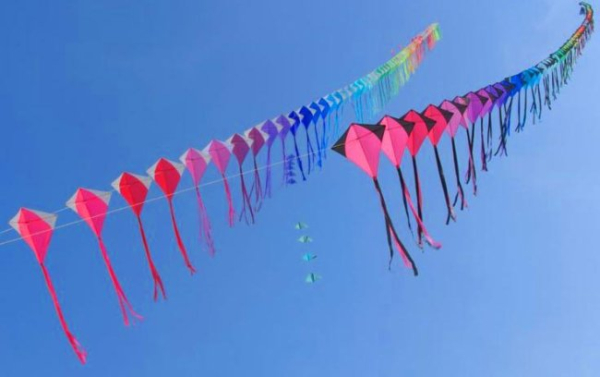 ХА-ХА новини 45 Чому найбільший фестиваль повітряних зміїв проходить у Китаї?