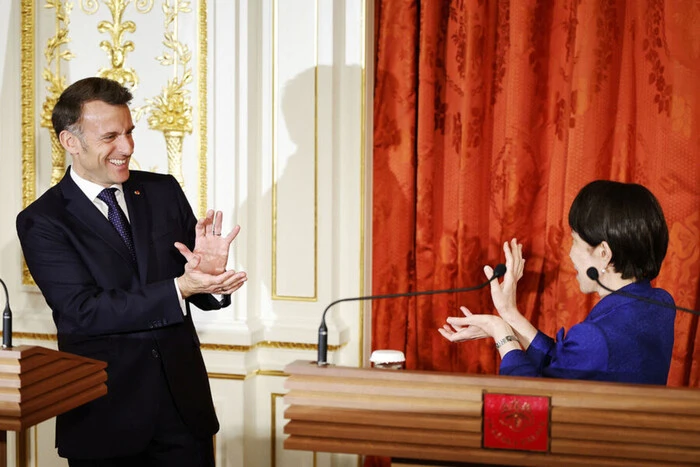 Макрон та прем’єр-міністерка Японії показали позу з аніме на саміті в Токіо&hellip;