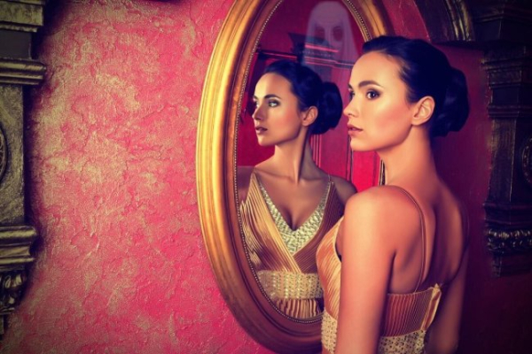 Чому в дзеркалі часом видно… привид?