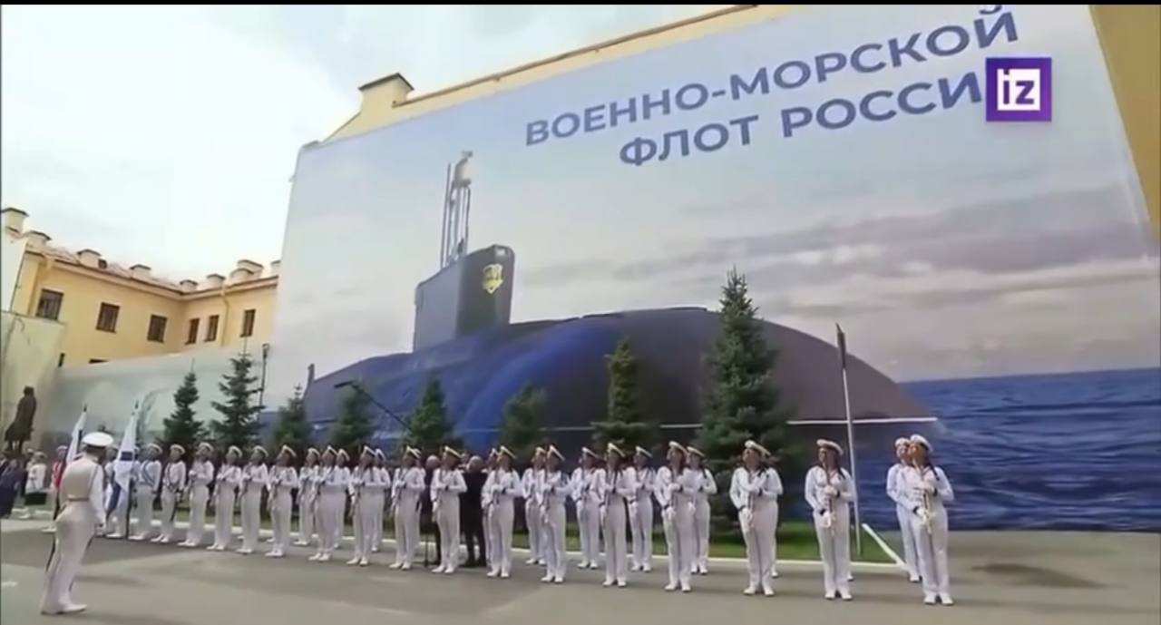 Курйоз на «параді» в РФ: Путін виступив на тлі намальованого флоту (фото) 4