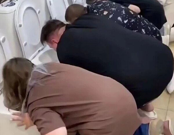 ХА-ХА новини 44 У Ставрополі росіяни масово погодилися пити воду з унітазів заради…