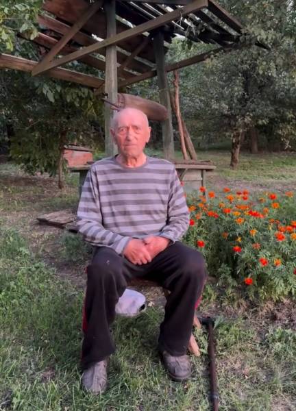 Співочий дідусь з Полтавщини: 102-річний чоловік підкорив інтернет народними мотивами 15
