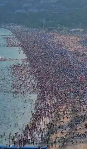 Найлюдніший пляж світу: 200 тисяч відпочивальників на 1,8 кілометра