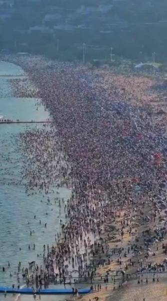 Найлюдніший пляж світу: 200 тисяч відпочивальників на 1,8 кілометра
