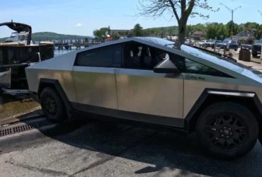 Американець придбав Tesla за $9500 і отримав несподіванку 6 Американець придбав Tesla за $9500 і отримав несподіванку 6