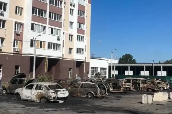 Журналістка показала, як дрон влучив у її житловий комплекс 4 Журналістка показала, як дрон влучив у її житловий комплекс 4