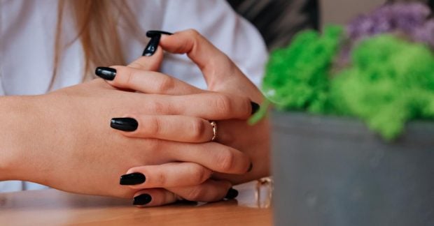 Гризіння нігтів сигналізує про недосконалість, а не тривогу 2 Гризіння нігтів сигналізує про недосконалість, а не тривогу