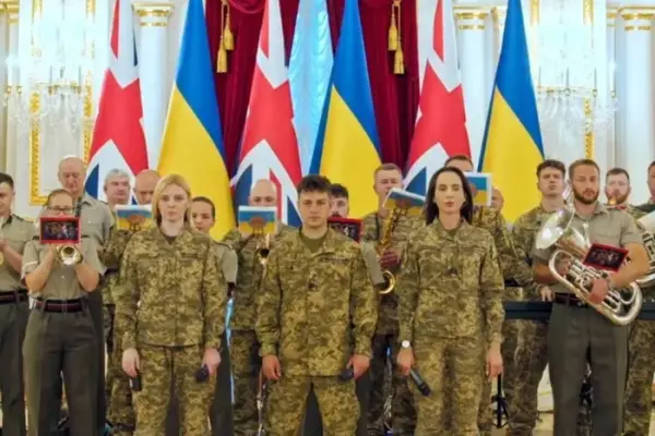 Українські військові та морпіхи Британії запалили мережу піснею AC/DC