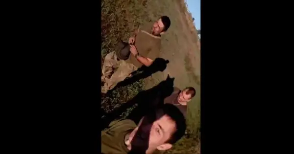 Танкісти ЗСУ вилізли з палаючого танка і пожартували про брови