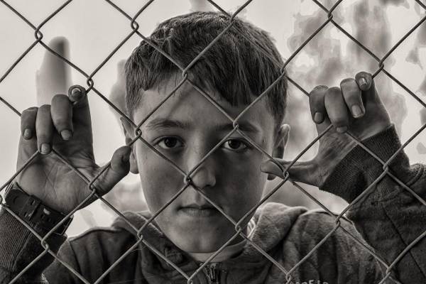 8 батьківських звичок, що несвідомо народжують тривогу у дітей