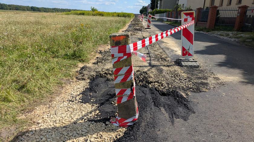 Фермер у Польщі знищив новозбудовану дорогу своїм трактором 5